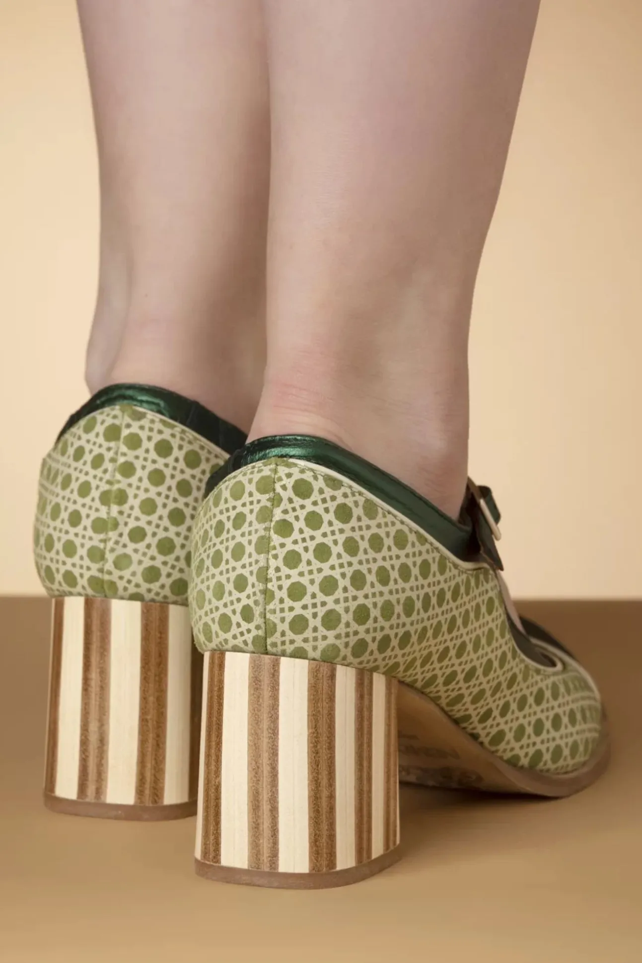 Amelie Lederen T-Strap Pumps In Groen