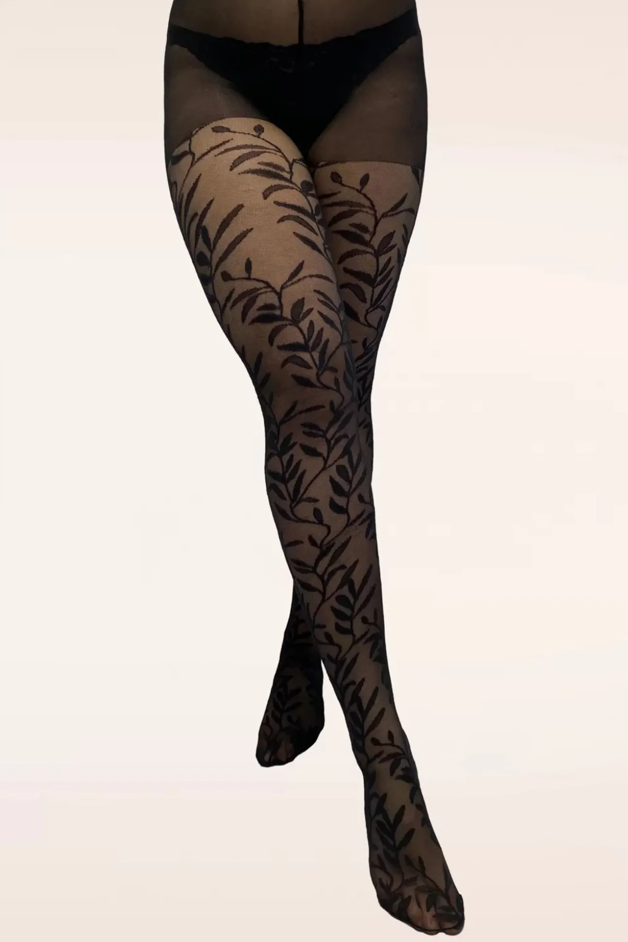 Curvy Superstretch Panty Met Bladpatroon In Zwart