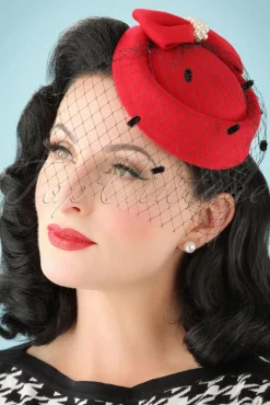 Judy-Hoed In Rood