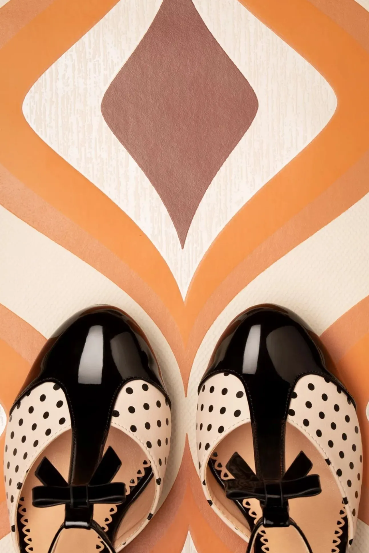 Kelly Lee T-Strap Pumps In Zwart En Blush