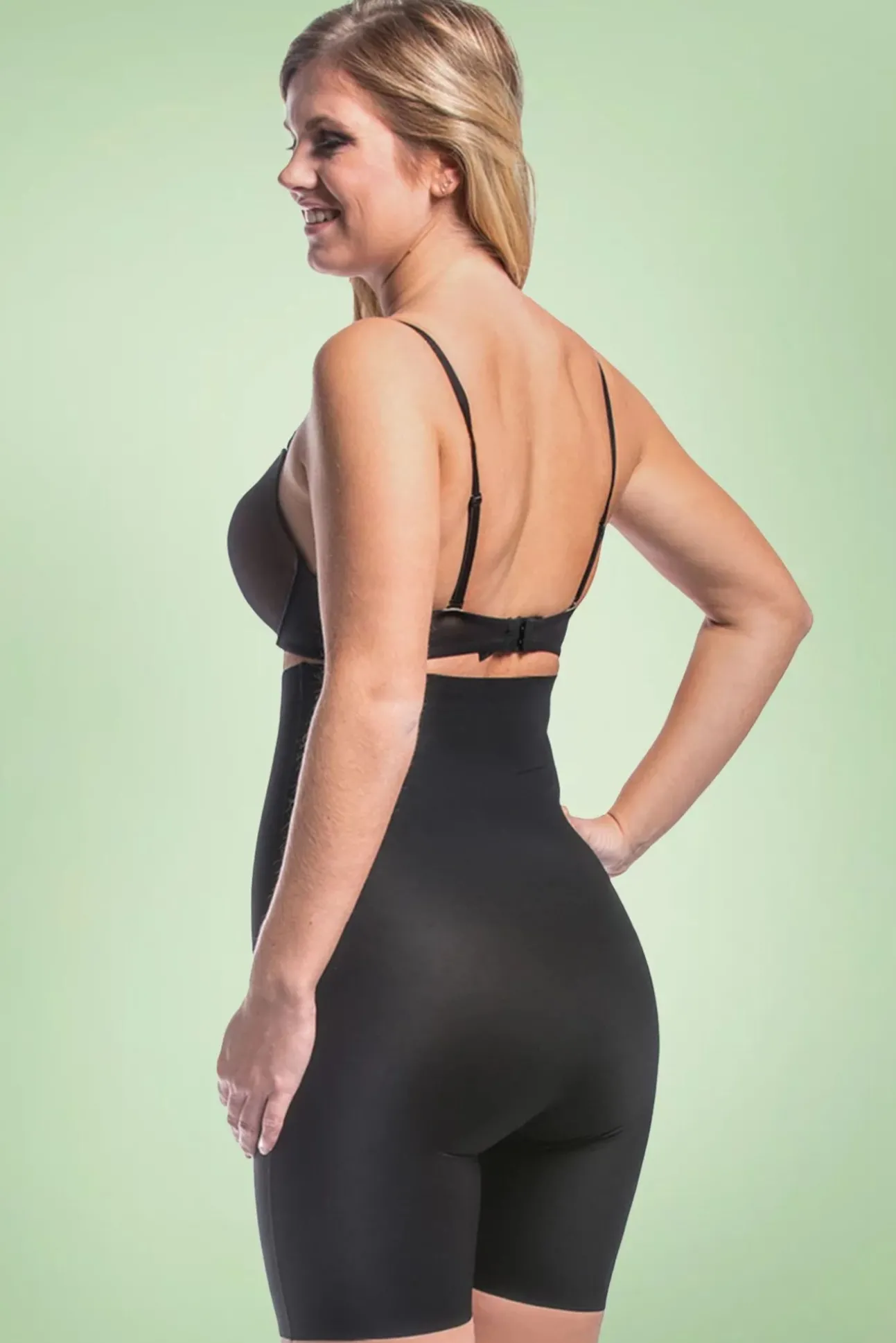 Maxi Sexy Hallo Bermuda In Zwart