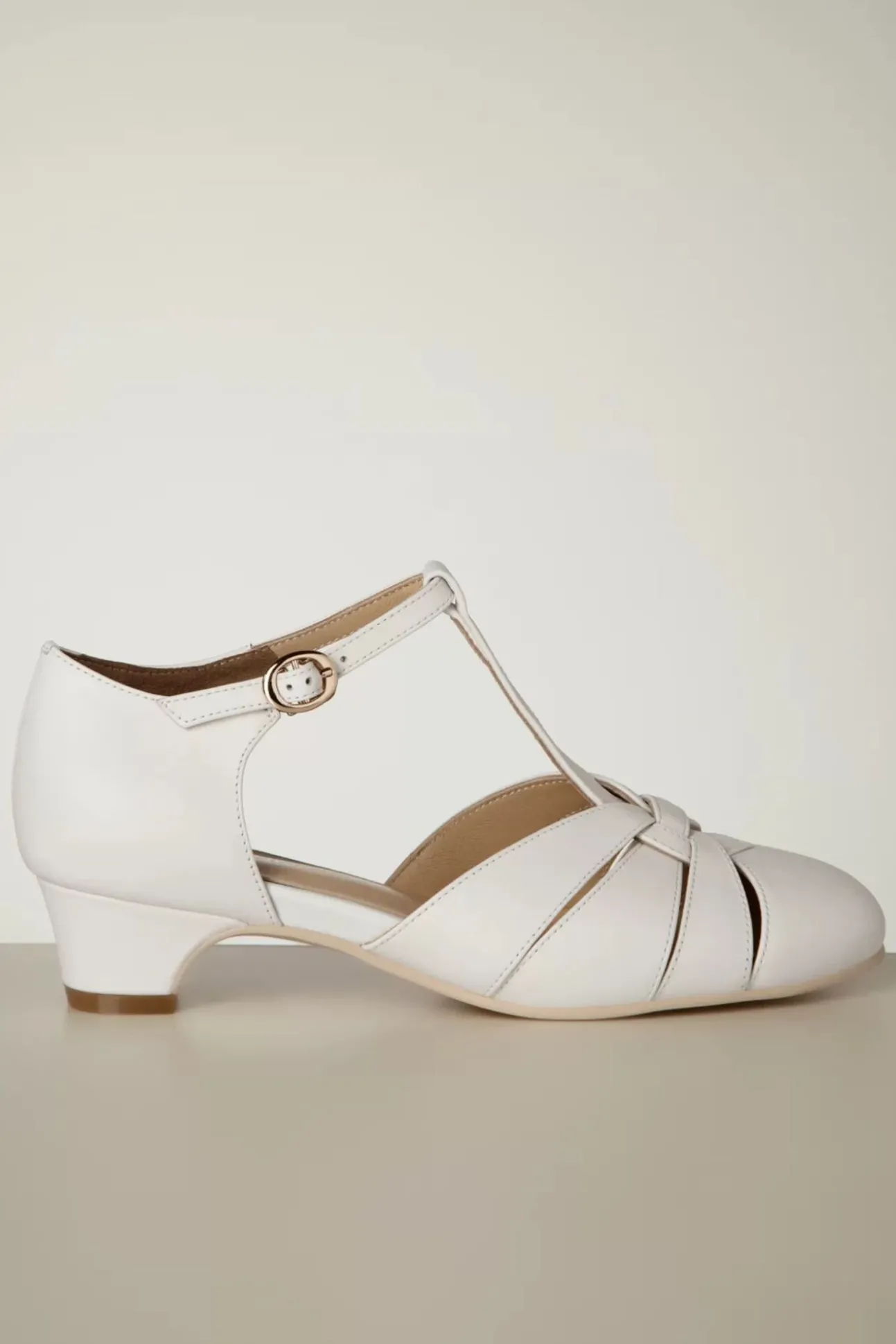 Petit Montpellier T-Strap Pumps In Wit