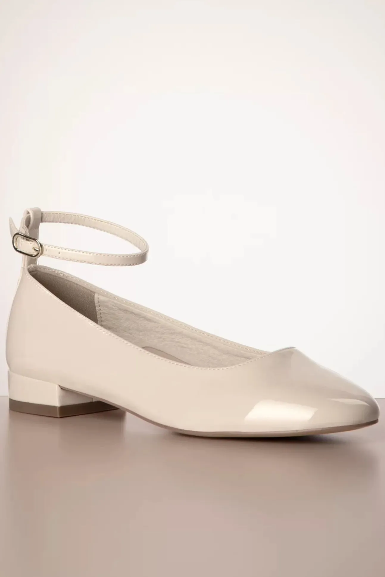 Trixie Lak Ballerina Pumps In Creme